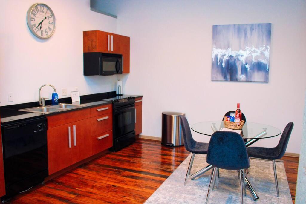 Апартаменты Cozy Stylish Downtown Loft Сент-Луис Экстерьер фото